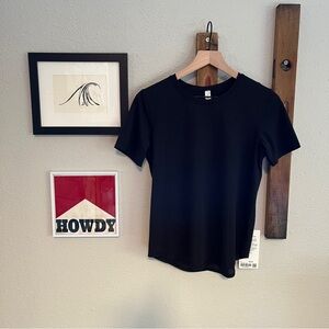 $58 Lululemon High Neck Running and Training T-Shirt Black Size 6 NWT